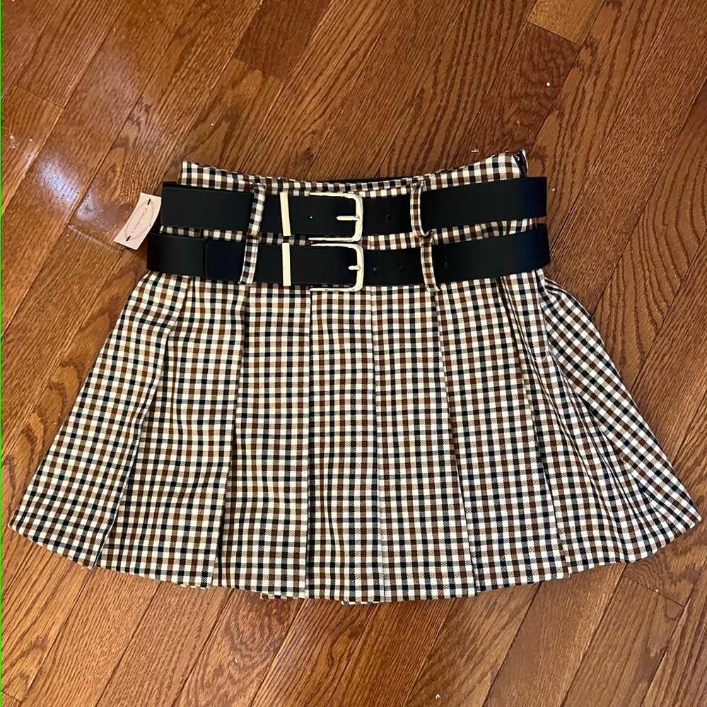 Double belted pleaded skirt